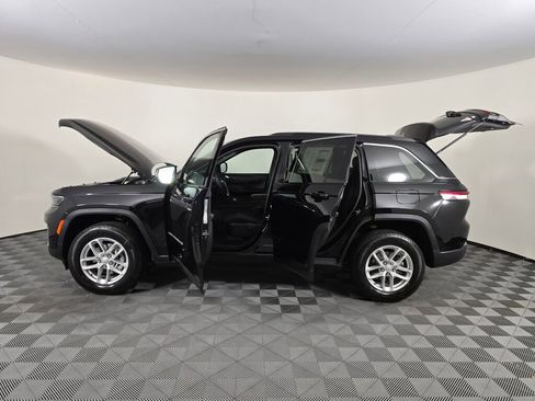 New 2025 Jeep Grand Cherokee Laredo X w/ Trailer Tow Package image 16