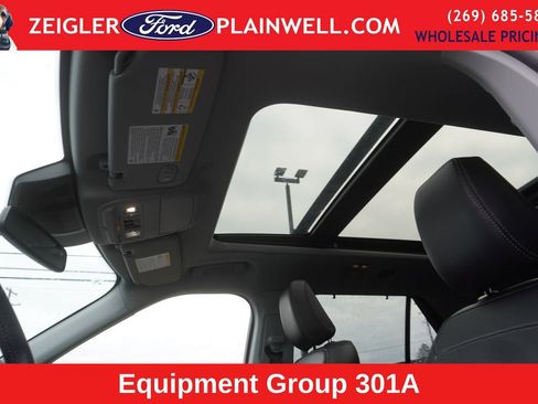 Used 2023 Ford Explorer Limited w/ Limited Technology Package image 2