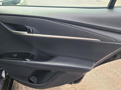 Used 2025 Toyota Camry SE image 19