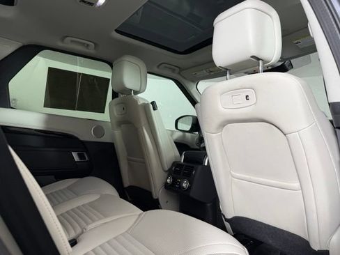 Used 2025 Land Rover Discovery S AWD/4WD image 30