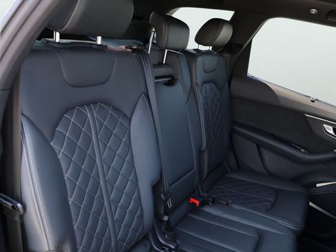 Used 2022 Audi SQ7 Prestige AWD/4WD image 13