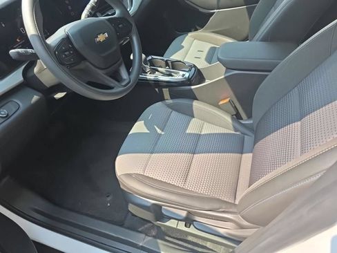 Used 2024 Chevrolet Trax LT FWD image 7