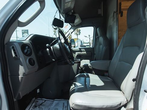 Used 2019 Ford E-350 and Econoline 350 Super Duty image 8