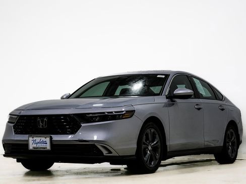 Used 2023 Honda Accord EX image 3