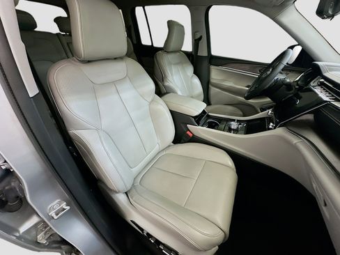 Used 2022 Jeep Grand Cherokee Overland w/ Luxury Tech Group IV image 34