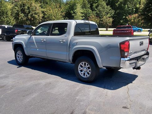 Used 2019 Toyota Tacoma SR5 AWD/4WD image 6