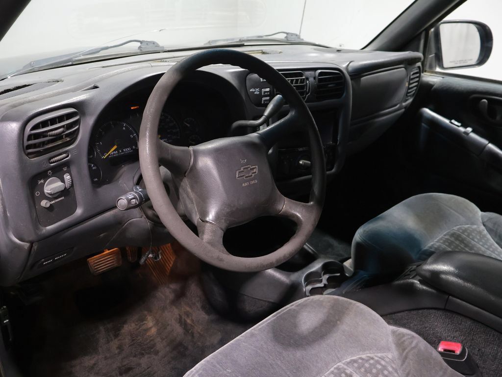 Used 2000 Chevrolet Blazer LS w/ LS Preferred Equipment Group AWD/4WD image 22