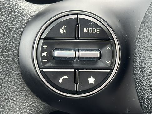 Certified 2025 Kia Soul LX w/ LX Technology Package FWD image 18