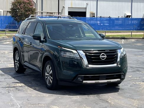 Used 2023 Nissan Pathfinder SL AWD/4WD image 5