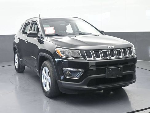 Used 2018 Jeep Compass Latitude w/ Popular Equipment Group AWD/4WD image 9
