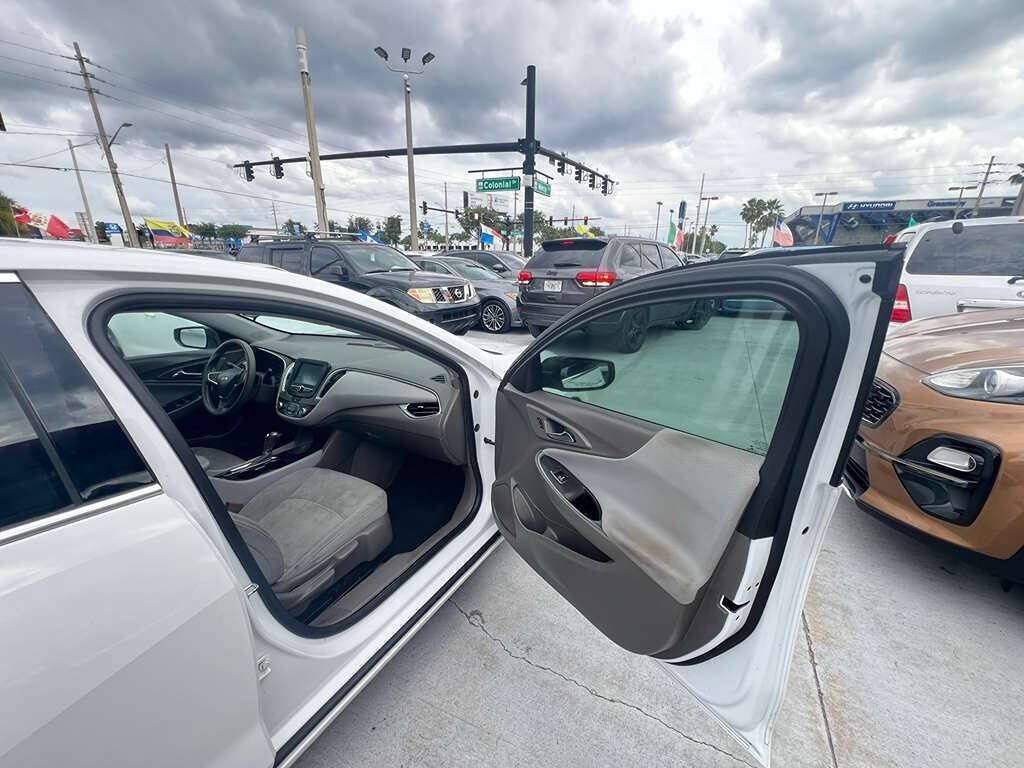 Used 2018 Chevrolet Malibu LS FWD image 18