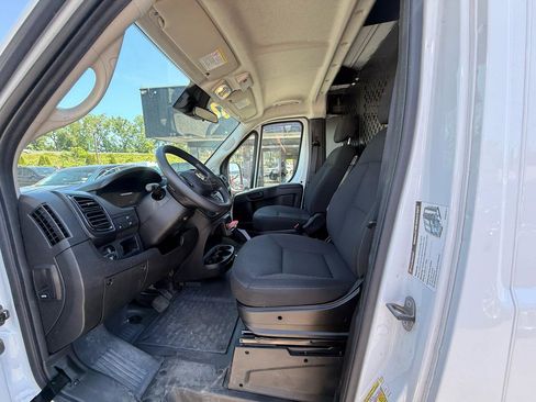 Used 2025 RAM ProMaster 2500 w/ U-Haul Equipment Group FWD image 9