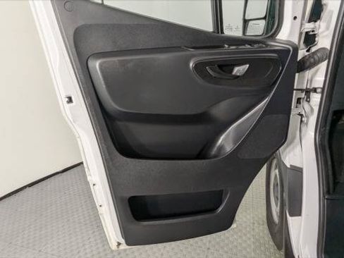 Used 2022 Mercedes-Benz Sprinter 2500 image 13