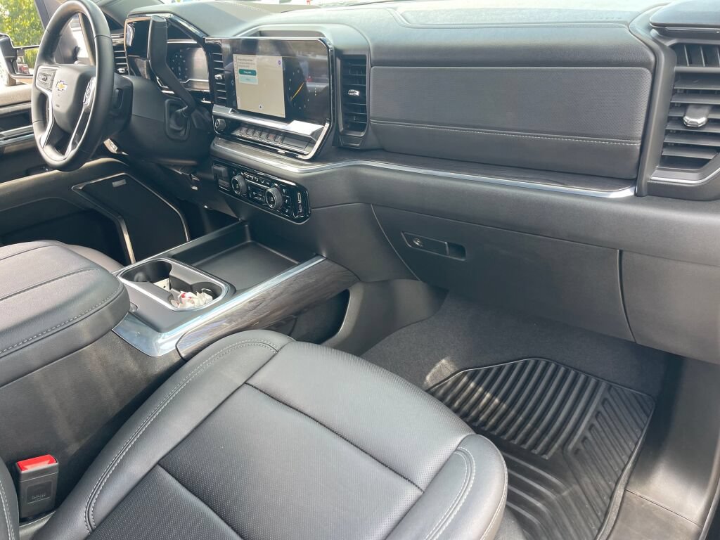 Used 2024 Chevrolet Silverado 3500 LTZ w/ LTZ Convenience Package AWD/4WD image 28
