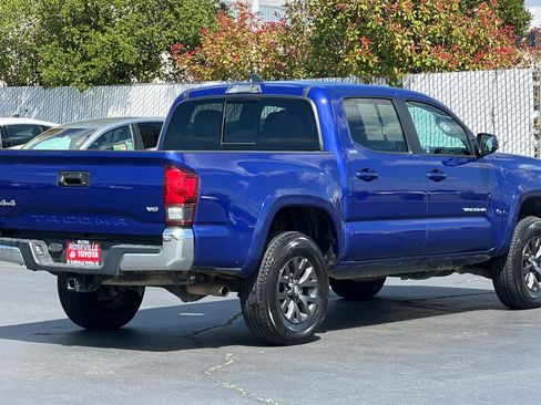 Used 2022 Toyota Tacoma SR5 AWD/4WD image 2