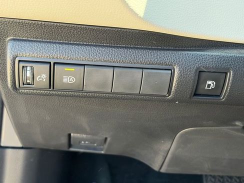 Used 2023 Toyota Corolla LE image 19