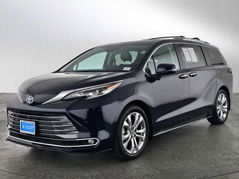 Used 2022 Toyota Sienna Platinum image 7