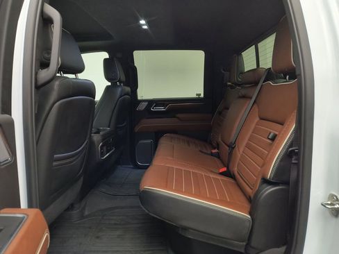 Used 2024 GMC Sierra 3500 Denali Ultimate AWD/4WD image 12