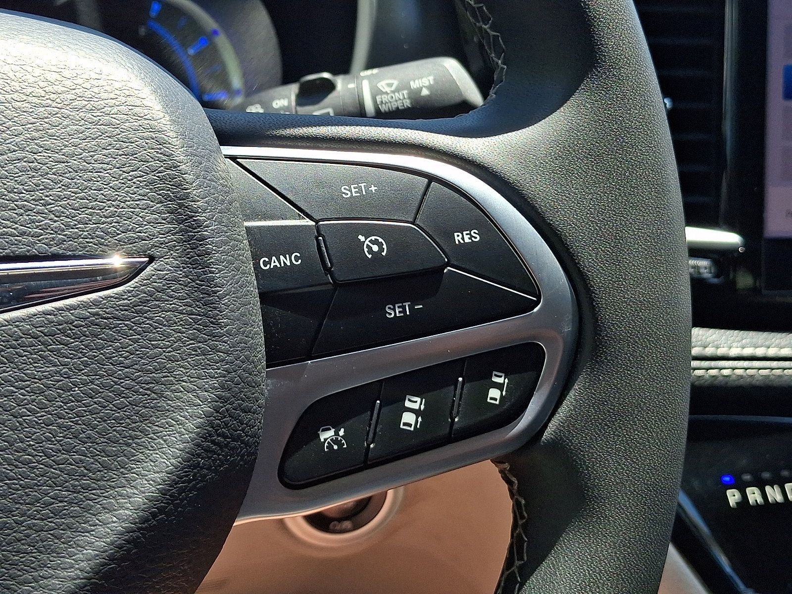 Used 2023 Chrysler Pacifica Touring-L FWD image 22