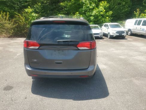 Used 2020 Chrysler Pacifica Touring-L Plus FWD image 8