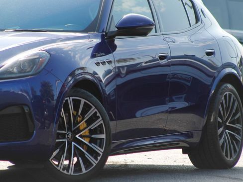 Used 2023 Maserati Grecale Modena AWD/4WD image 11