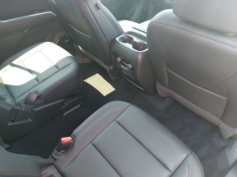 Used 2025 GMC Acadia Elevation w/ Elevation Premium Package FWD image 11