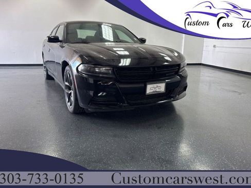 Used 2019 Dodge Charger SXT image 1