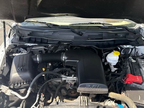 Used 2020 RAM 1500 Classic SLT AWD/4WD image 16