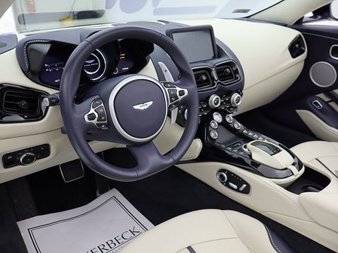 Used 2022 Aston Martin V8 Vantage Roadster RWD image 30