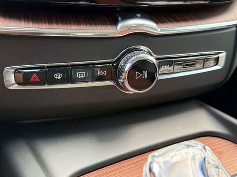 Used 2023 Volvo XC60 B5 Ultimate image 18