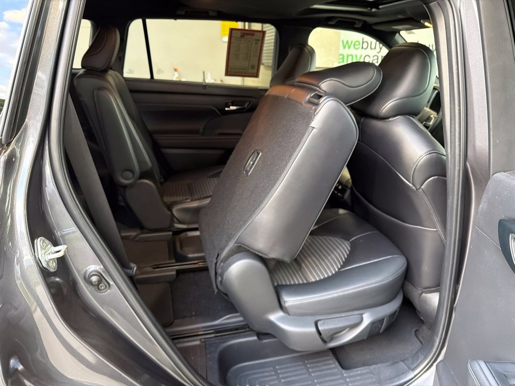 Used 2024 Toyota Highlander XSE AWD/4WD image 32