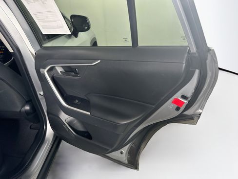 Used 2021 Toyota RAV4 LE FWD image 28