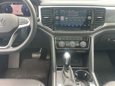 Used 2022 Volkswagen Atlas Cross Sport SEL image 21