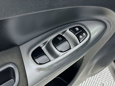 Used 2015 Nissan Juke SV image 23