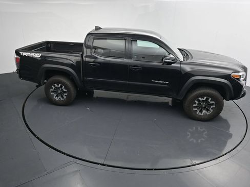 Used 2022 Toyota Tacoma TRD Off-Road w/ Technology Package AWD/4WD image 28