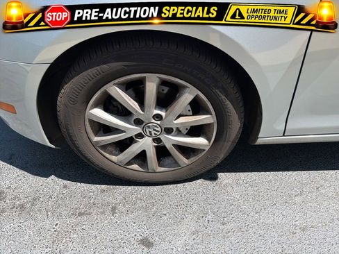 Used 2014 Volkswagen Jetta SE FWD image 19