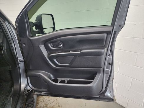 Used 2019 Nissan Titan SV w/ SV Convenience Package AWD/4WD image 31