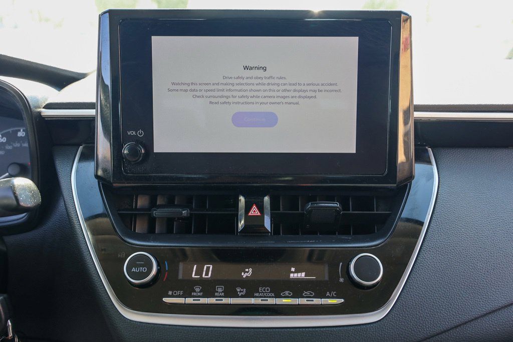 Used 2025 Toyota Corolla LE FWD image 28