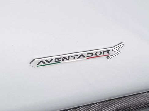 Used 2018 Lamborghini Aventador S image 12