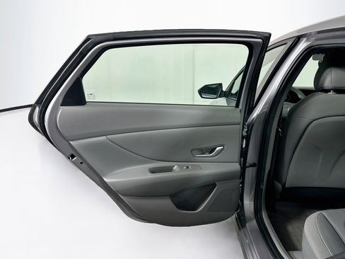 Used 2025 Hyundai Elantra SEL FWD image 26
