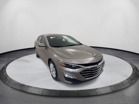 Used 2022 Chevrolet Malibu LT FWD image 3