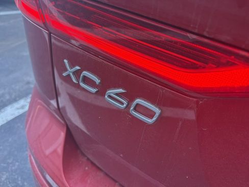 Used 2019 Volvo XC60 T5 Momentum w/ Multimedia Package AWD/4WD image 7