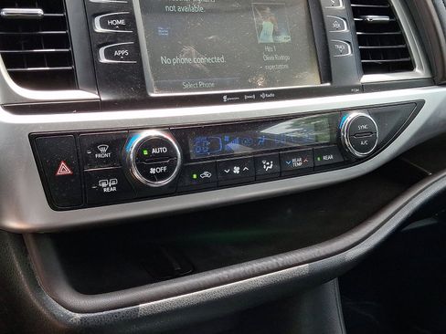 Used 2016 Toyota Highlander Plus AWD/4WD image 18