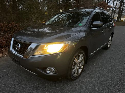 Used 2013 Nissan Pathfinder Platinum image 10