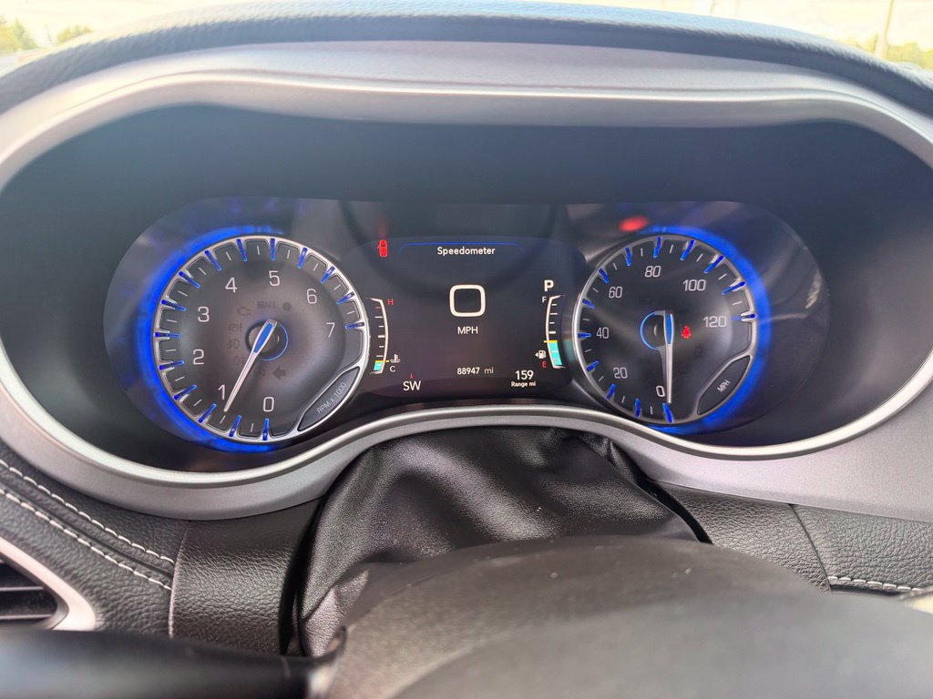 Used 2024 Chrysler Pacifica Touring FWD image 25