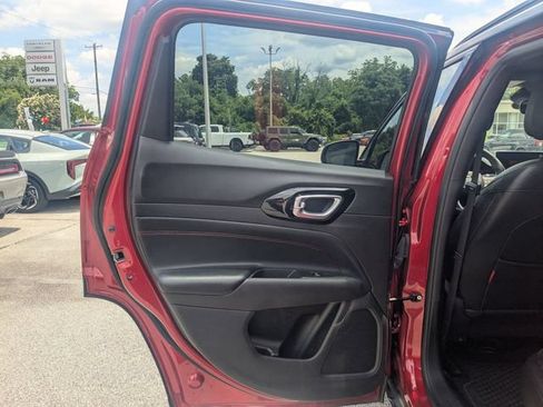 Used 2025 Jeep Compass Trailhawk AWD/4WD image 24