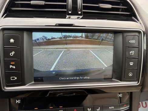 Used 2018 Jaguar F-PACE Prestige image 15