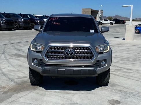 Used 2016 Toyota Tacoma TRD Off-Road w/ Towing Package image 3