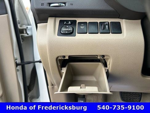 Used 2010 Toyota Highlander SE image 48