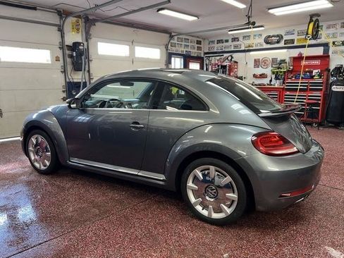 Used 2018 Volkswagen Beetle 2.0T SE FWD image 2